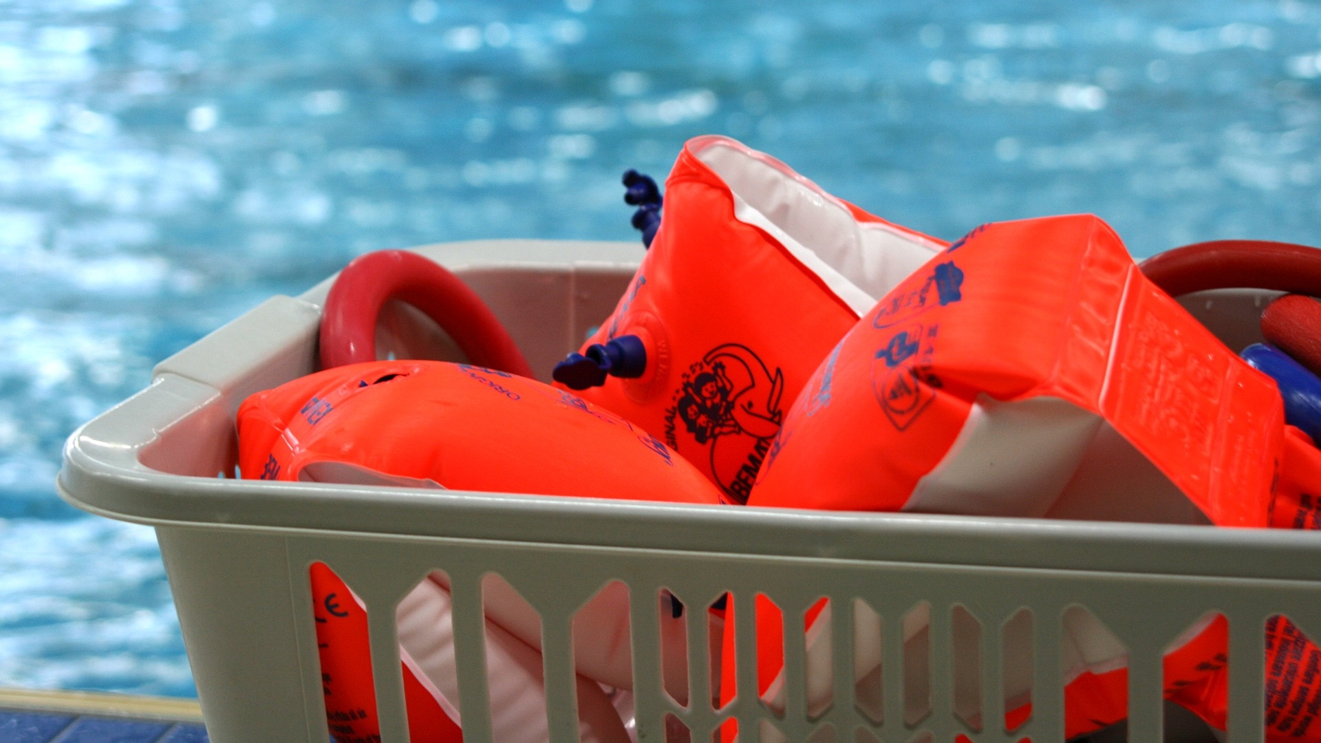 ZXTGBQ Schwimmflügel Für Kinder - Erdbeer Design Mit Doppelten Luftkammern (1-6 Jahre)